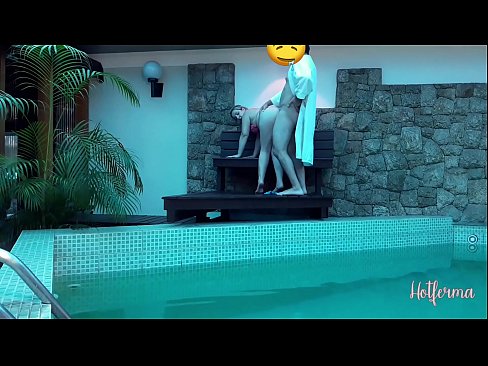 ❤️ Bulla ancillam ad piscinam invitat, sed fervido resistere non potuit Just porn at porn la.com-pornzog.ru